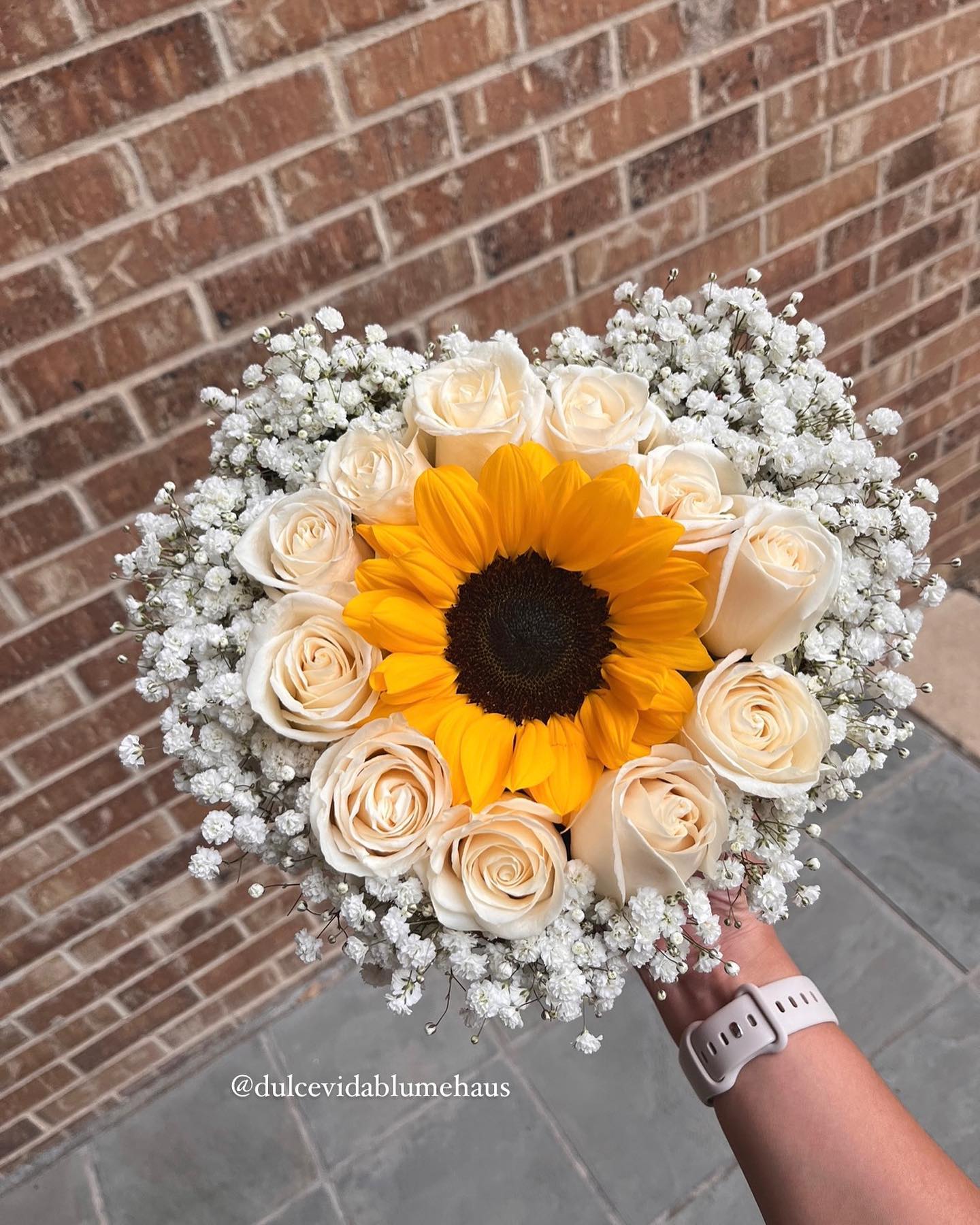 sunflower-blossom-heart-box-dulce-vida-blume-haus-llc